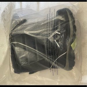 Land’s End Navy Snow Flurry Winter Boots